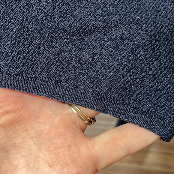 ⭐️ KARL LAGERFELD Paris Navy Blue Mesh Sweater Asymmetrical Split back Large B1 - Picture 4 of 8